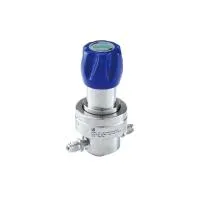 Регулятор AMFLO UHP AU24 Материал: Код SH (Body-SUS316L VAR; Poppet, Nozzle,Diaphragm,Gland -Hastelloy®C-22; Seat: PCTFE) ; Поверхность 0.25 um; 3х портовый, вх. давл. 159 бар, CV-0.45